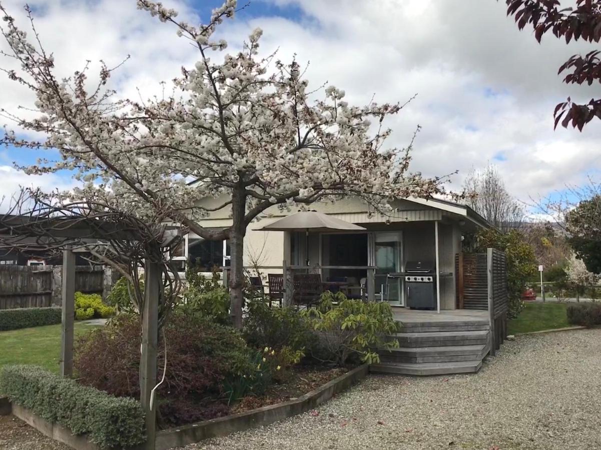Villa Amazing Aubrey, Walk To Bremner Bay à Wanaka Extérieur photo